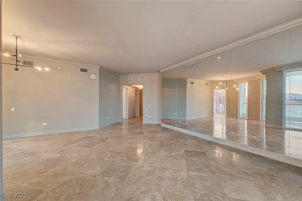 2877 Paradise, Las Vegas, NV 89109