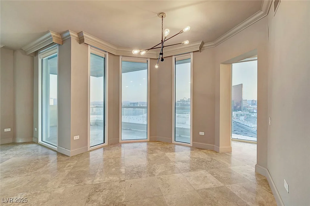 2877 Paradise, Las Vegas, NV 89109