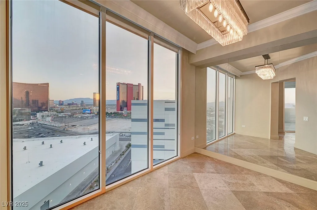 2877 Paradise, Las Vegas, NV 89109