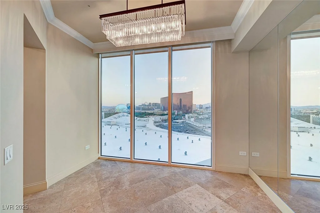 2877 Paradise, Las Vegas, NV 89109