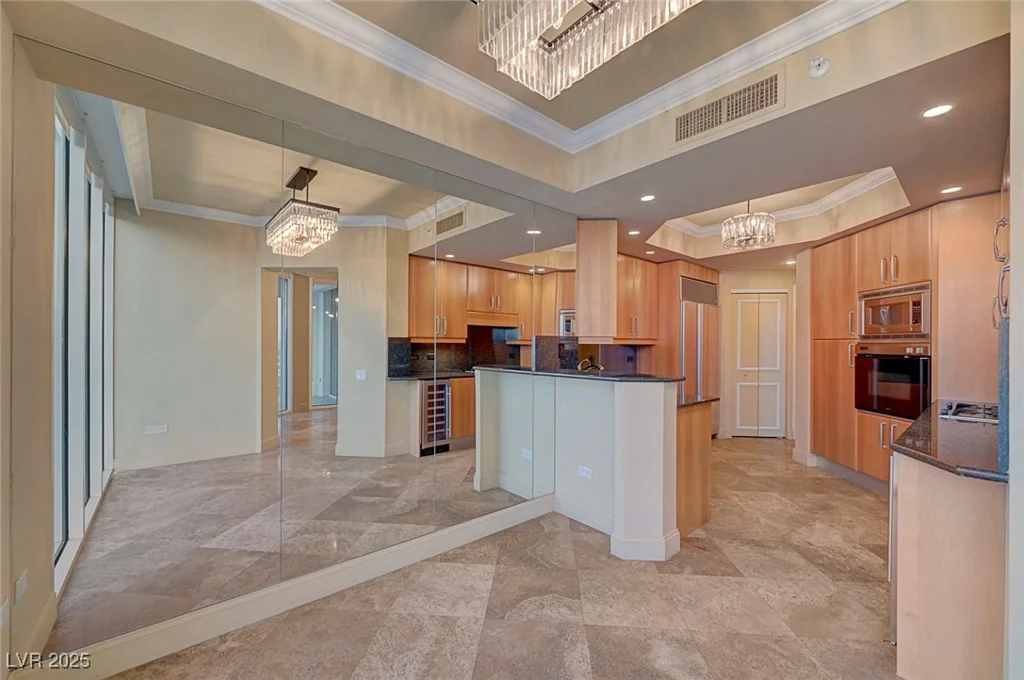 2877 Paradise, Las Vegas, NV 89109