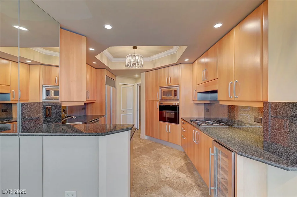 2877 Paradise, Las Vegas, NV 89109