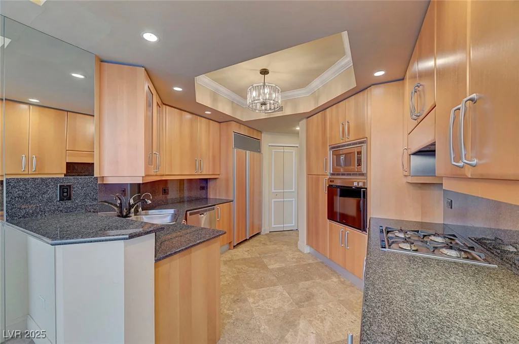 2877 Paradise, Las Vegas, NV 89109