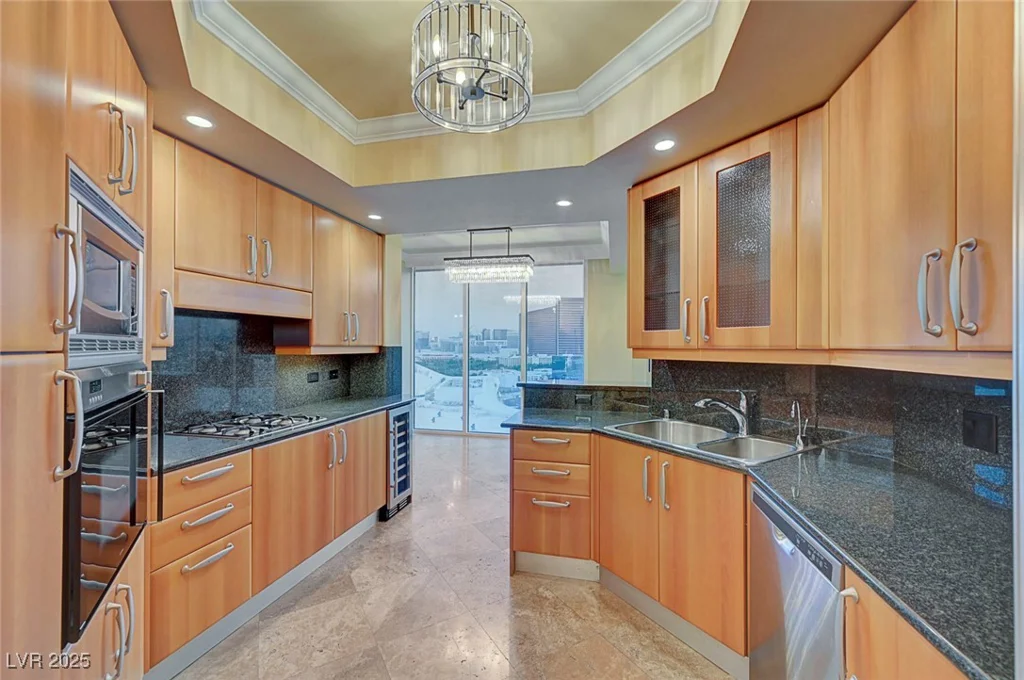 2877 Paradise, Las Vegas, NV 89109
