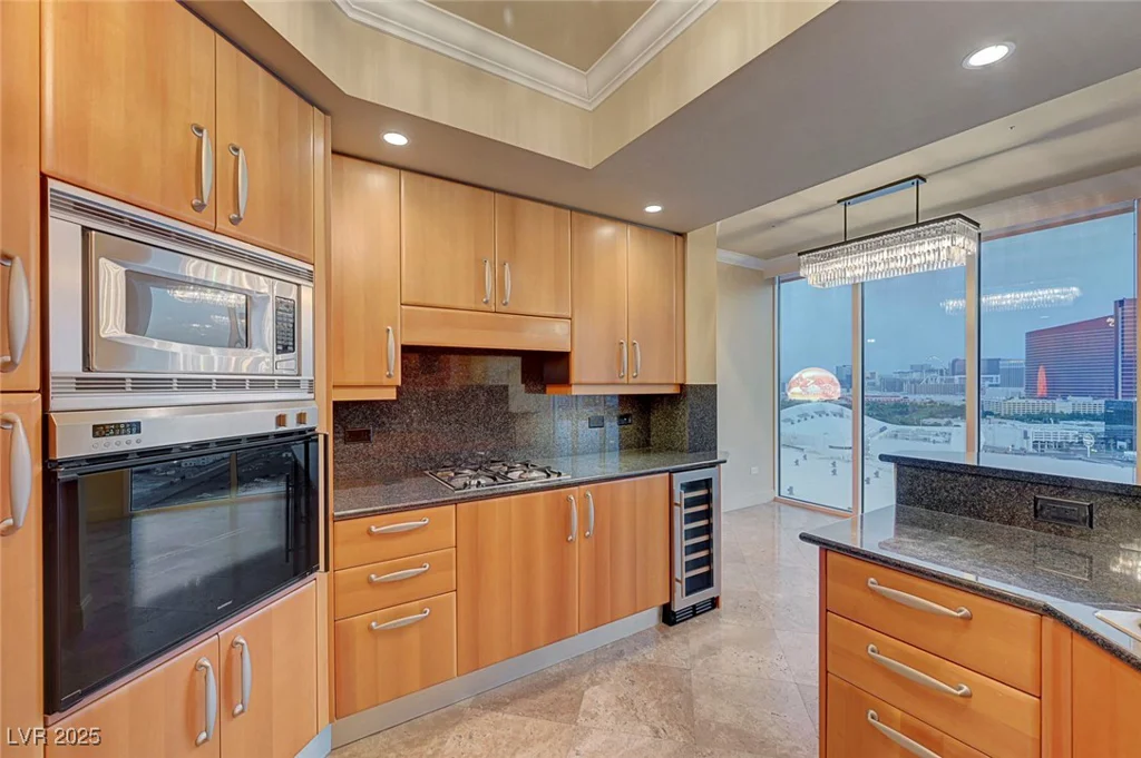2877 Paradise, Las Vegas, NV 89109