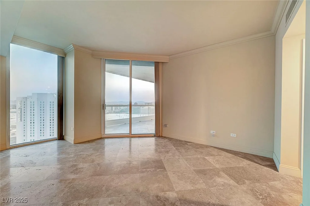 2877 Paradise, Las Vegas, NV 89109