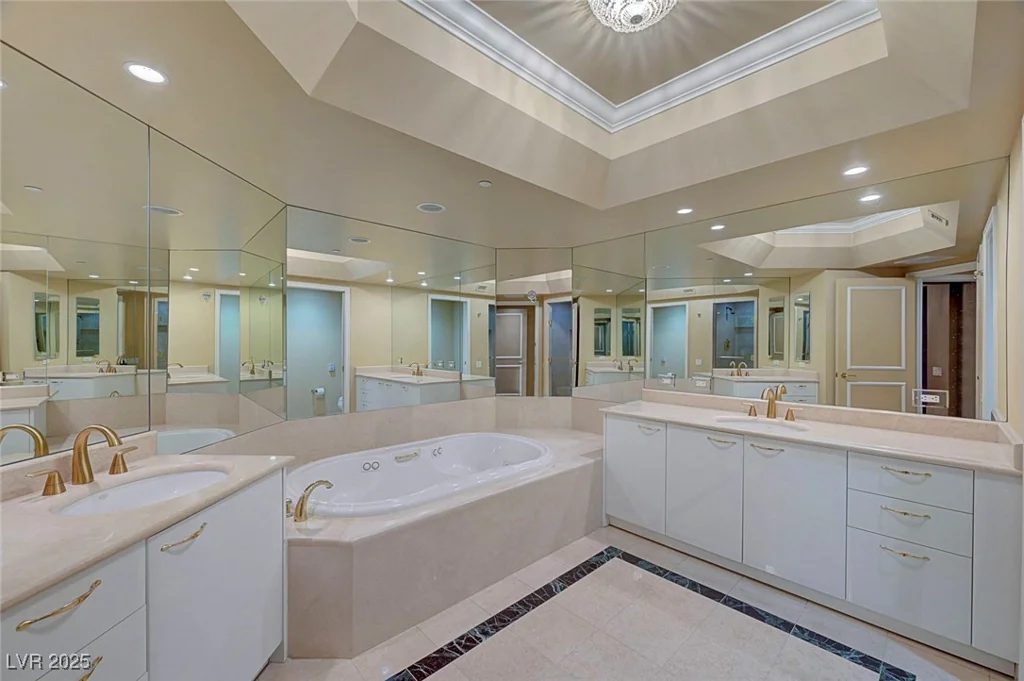 2877 Paradise, Las Vegas, NV 89109
