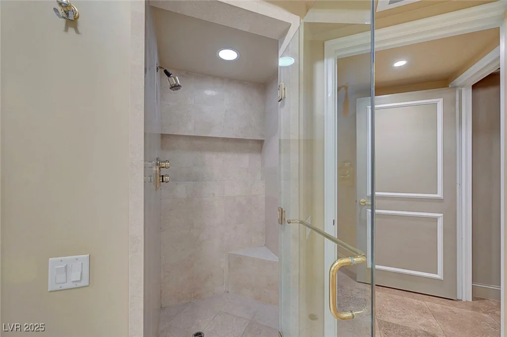 2877 Paradise, Las Vegas, NV 89109