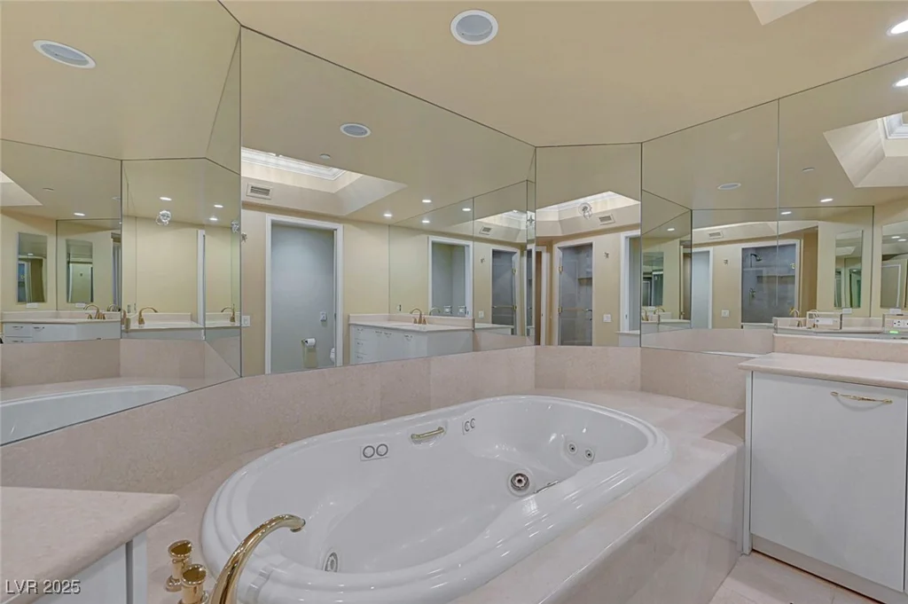 2877 Paradise, Las Vegas, NV 89109