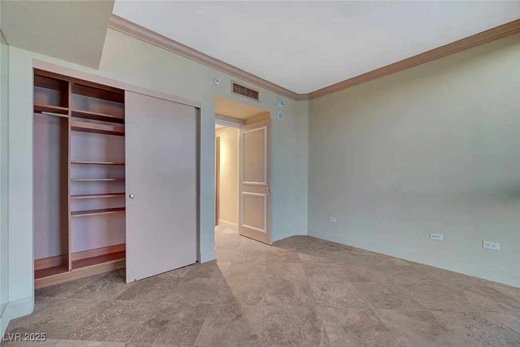 2877 Paradise, Las Vegas, NV 89109