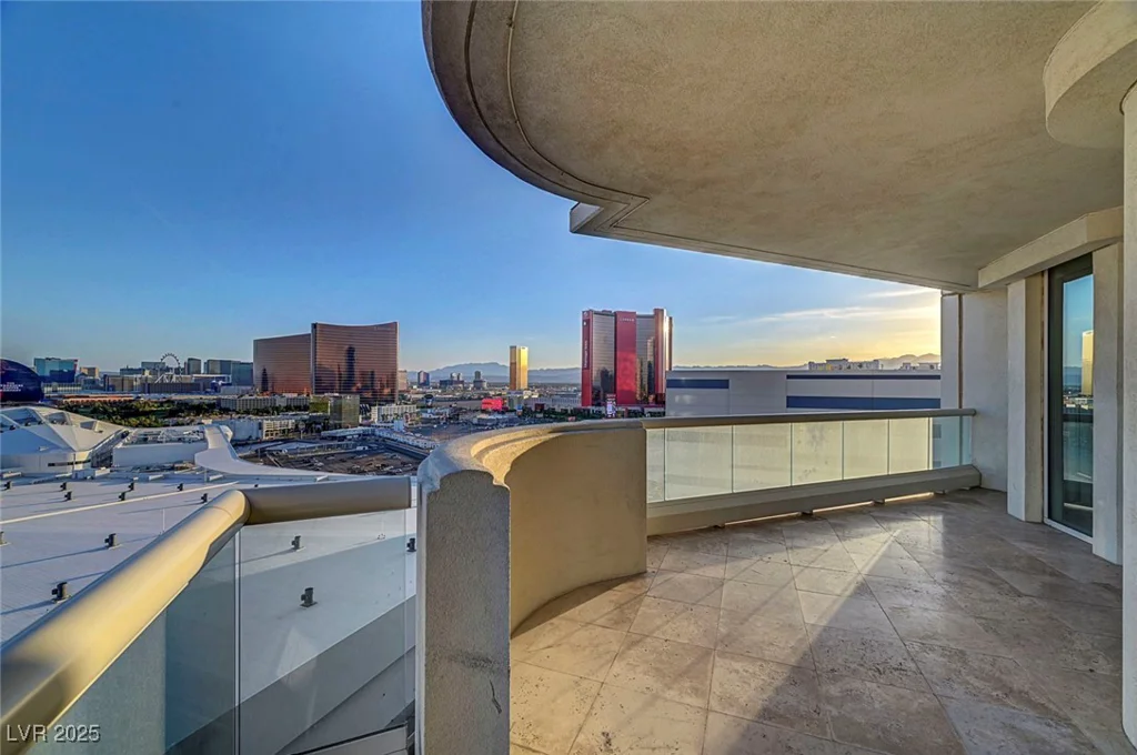 2877 Paradise, Las Vegas, NV 89109