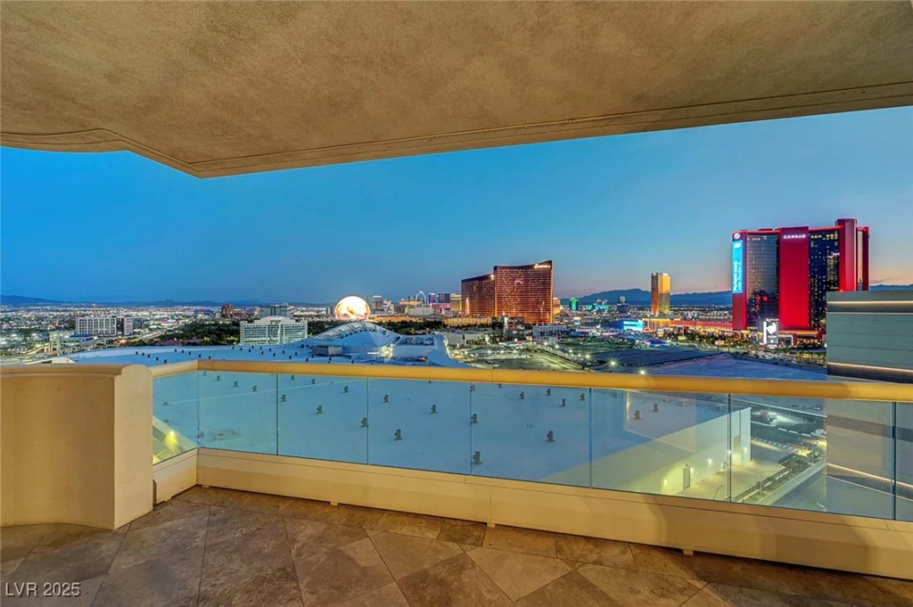 2877 Paradise, Las Vegas, NV 89109