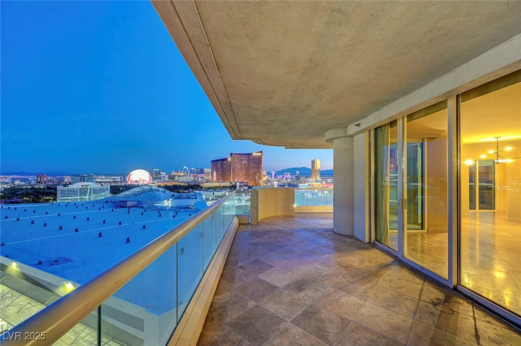 2877 Paradise, Las Vegas, NV 89109