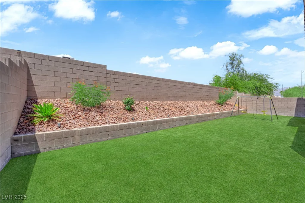 4833 Royal Magnolia, North Las Vegas, NV 89031