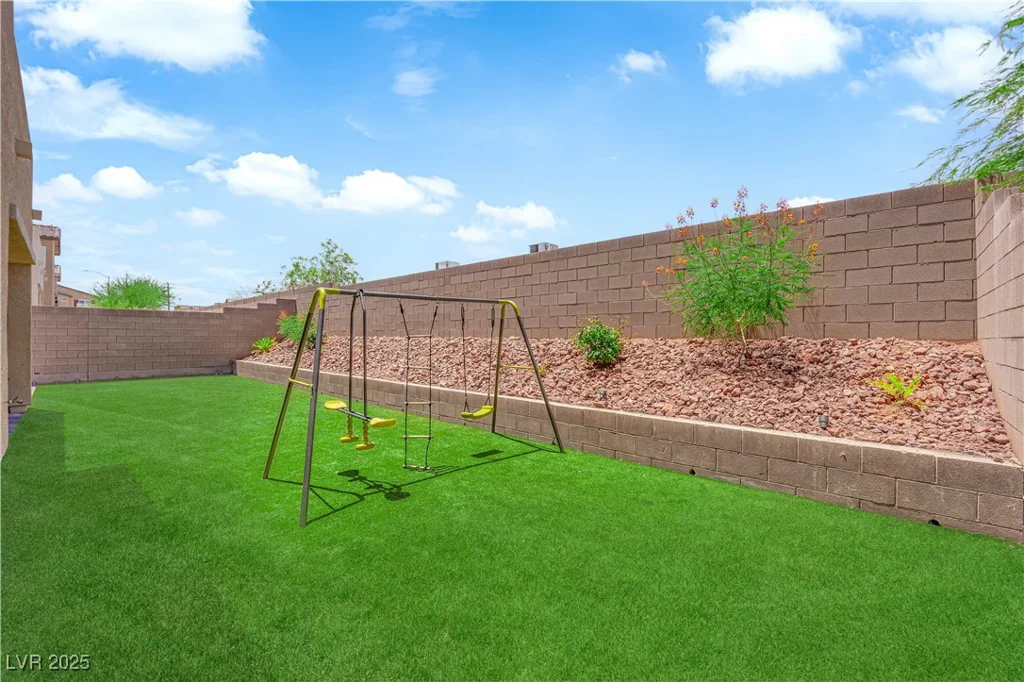 4833 Royal Magnolia, North Las Vegas, NV 89031