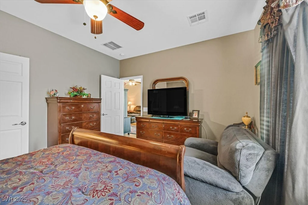6141 TOKARA, Las Vegas, NV 89122