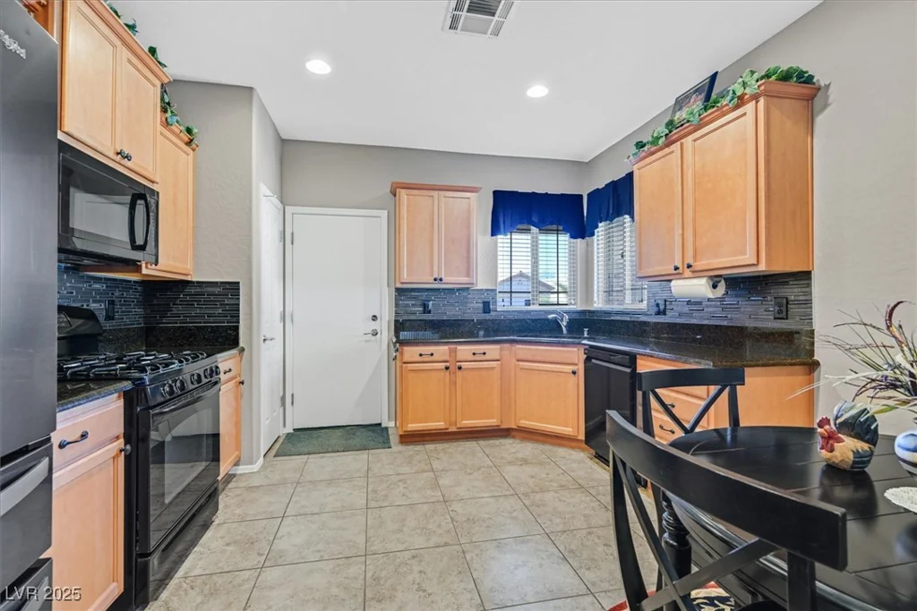 6141 TOKARA, Las Vegas, NV 89122