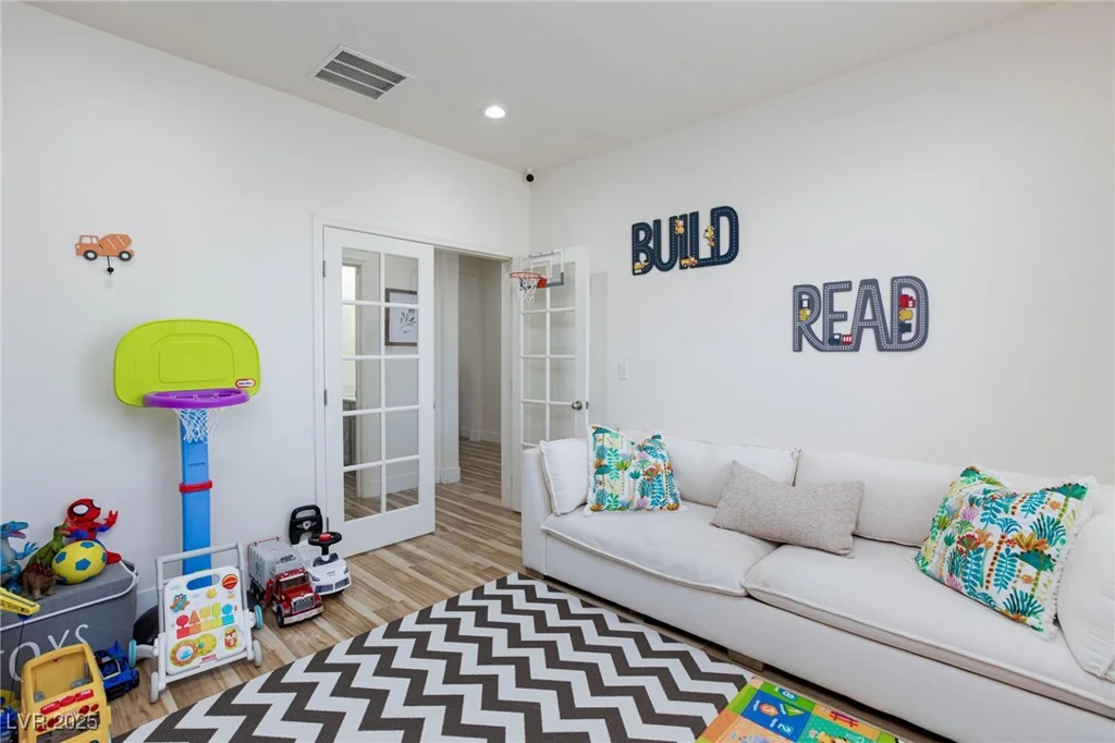 10095 Ferton Lake, Las Vegas, NV 89178