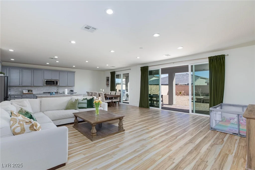 10095 Ferton Lake, Las Vegas, NV 89178