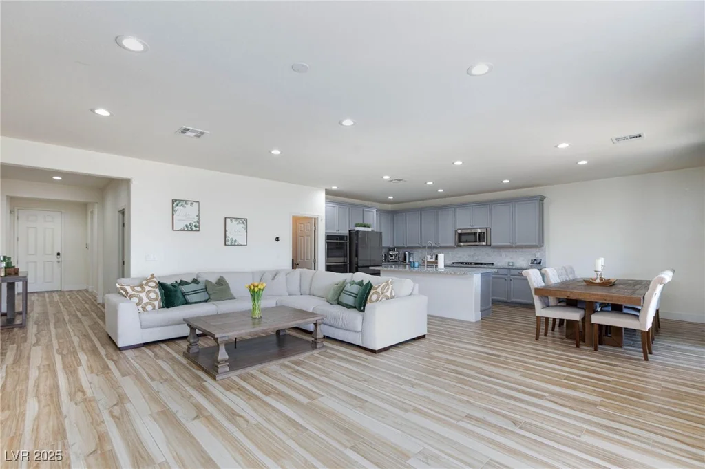 10095 Ferton Lake, Las Vegas, NV 89178