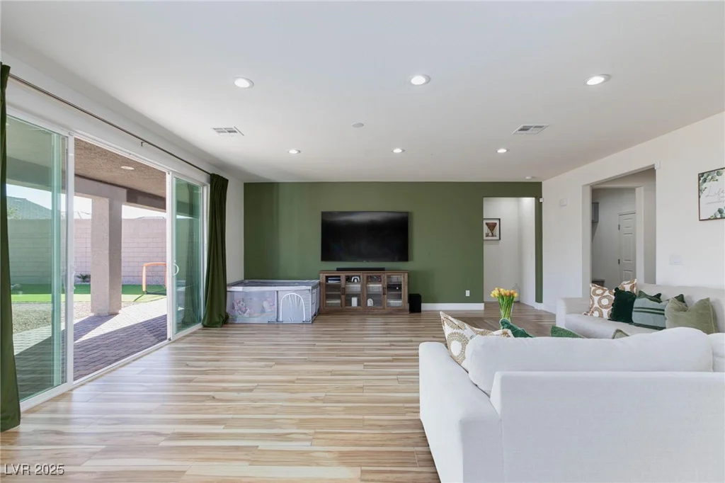 10095 Ferton Lake, Las Vegas, NV 89178