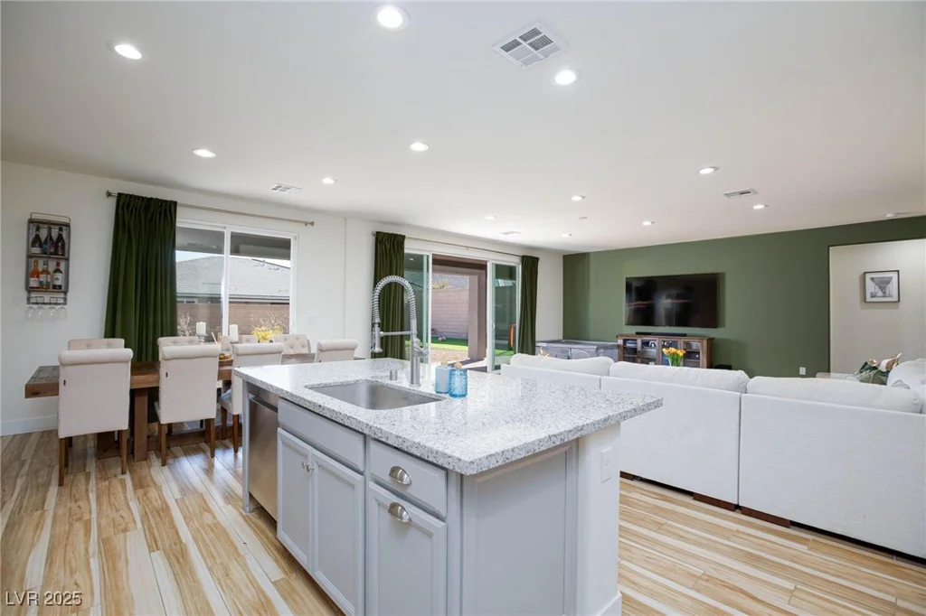 10095 Ferton Lake, Las Vegas, NV 89178