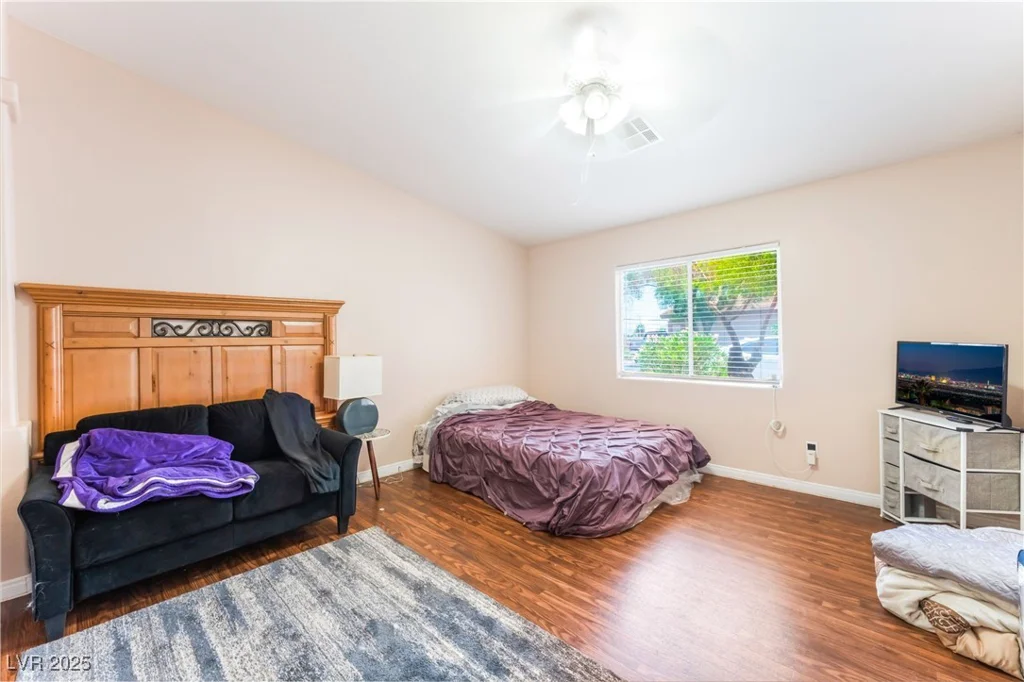 4656 Desert Inn, Las Vegas, NV 89121