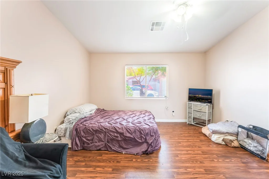 4656 Desert Inn, Las Vegas, NV 89121