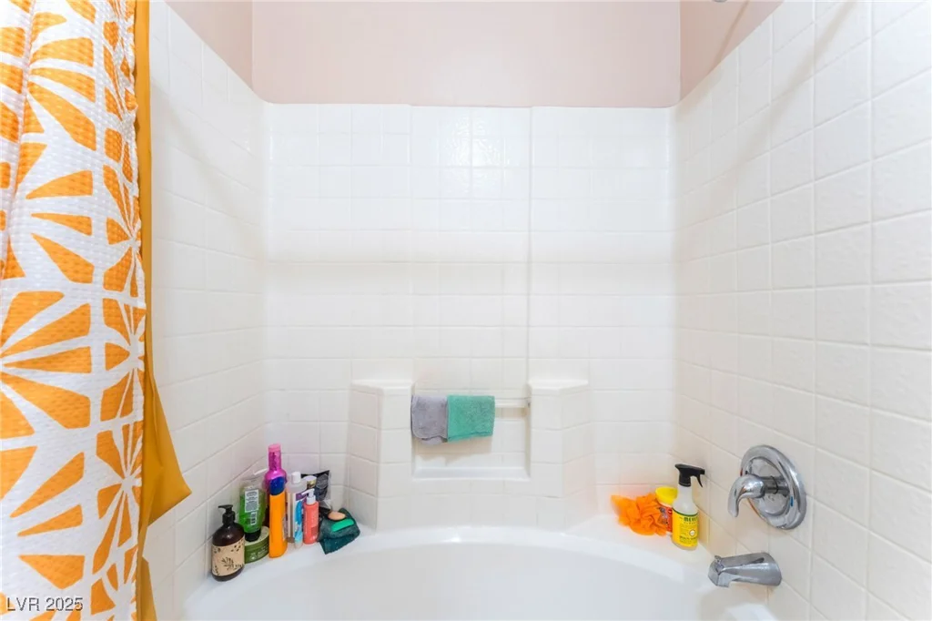 4656 Desert Inn, Las Vegas, NV 89121