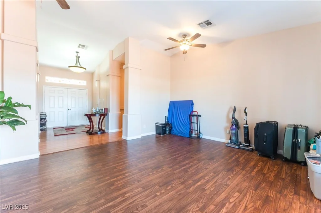 4656 Desert Inn, Las Vegas, NV 89121