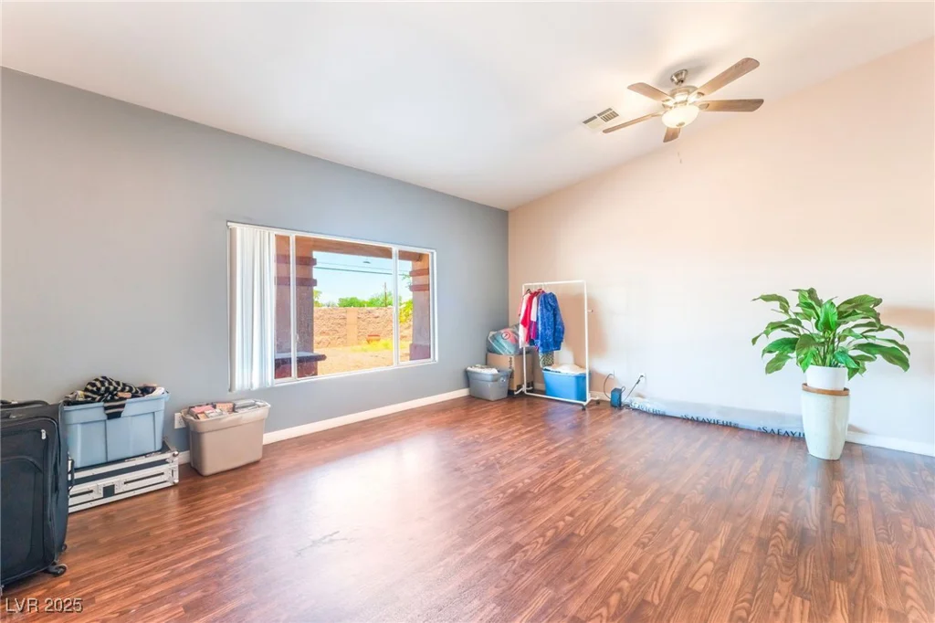 4656 Desert Inn, Las Vegas, NV 89121