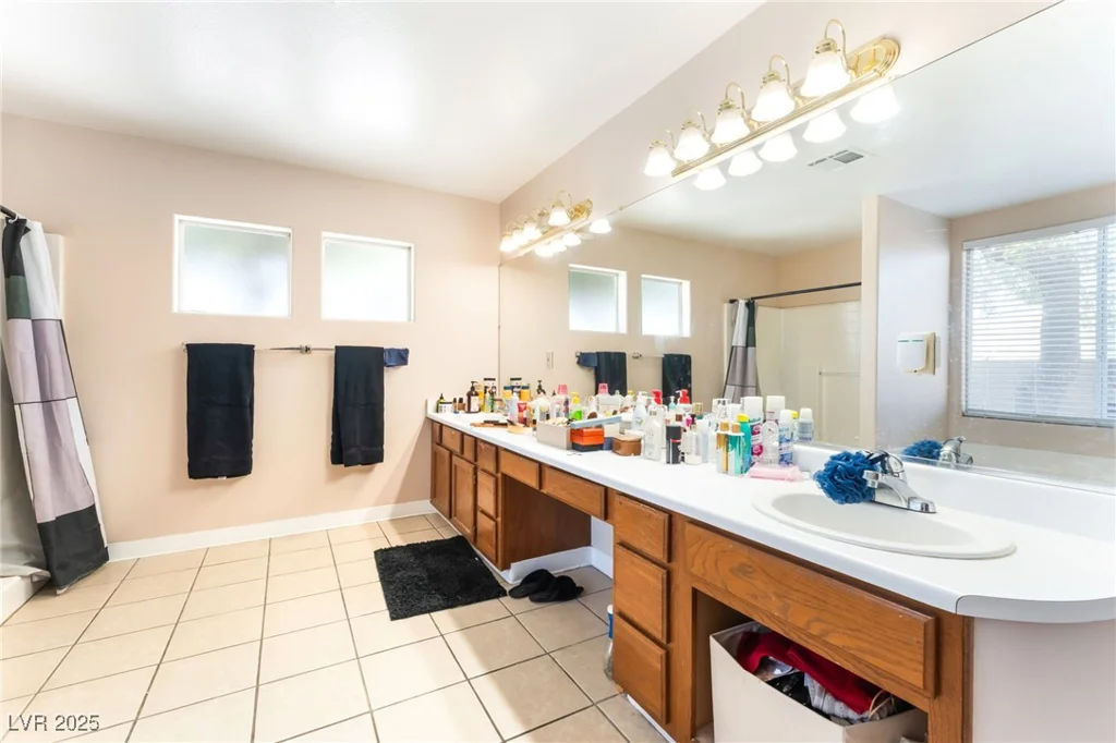 4656 Desert Inn, Las Vegas, NV 89121