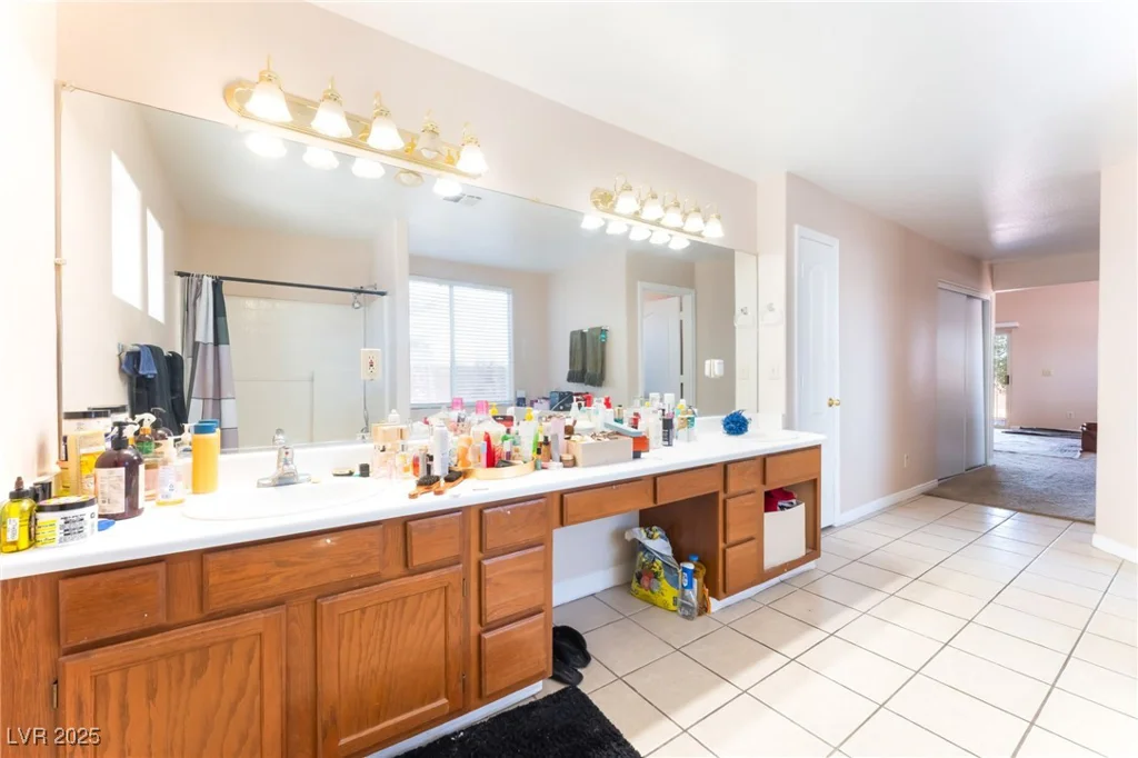 4656 Desert Inn, Las Vegas, NV 89121