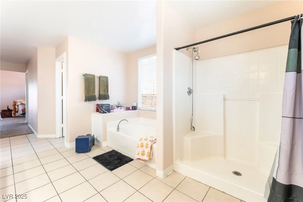4656 Desert Inn, Las Vegas, NV 89121