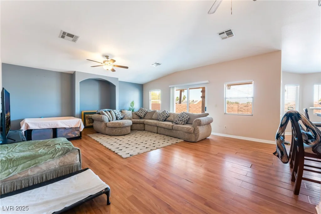 4656 Desert Inn, Las Vegas, NV 89121