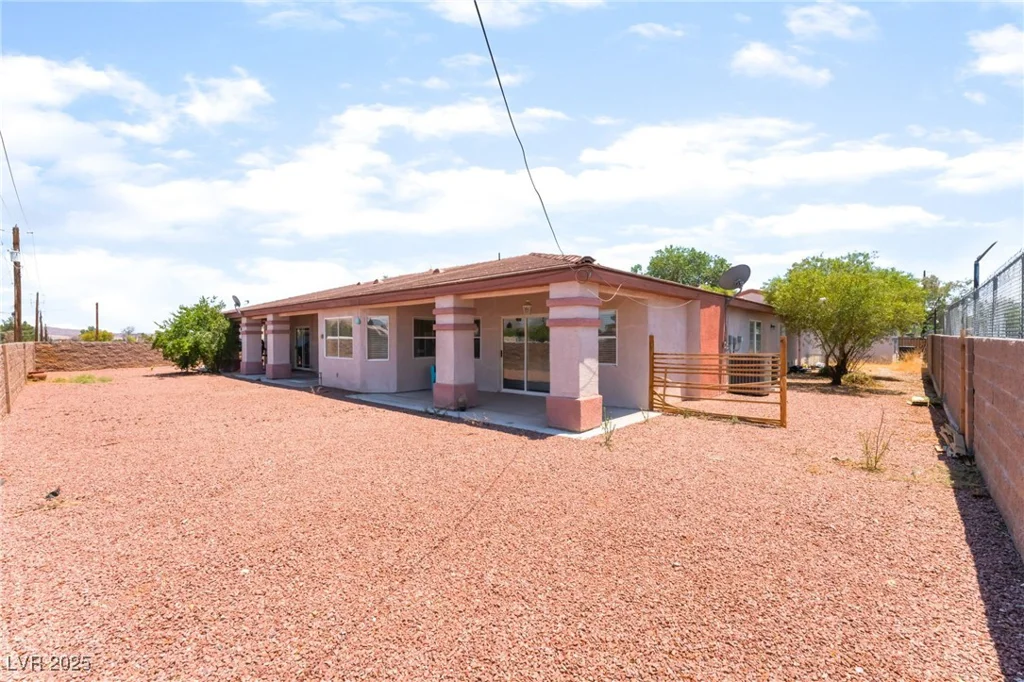 4656 Desert Inn, Las Vegas, NV 89121