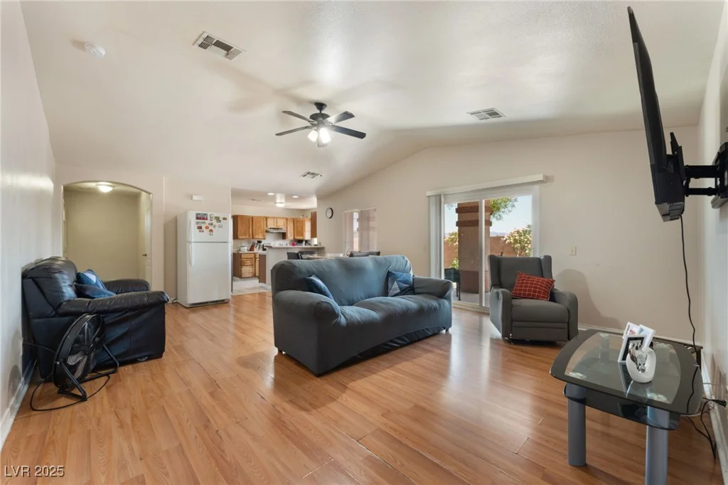 4656 Desert Inn, Las Vegas, NV 89121