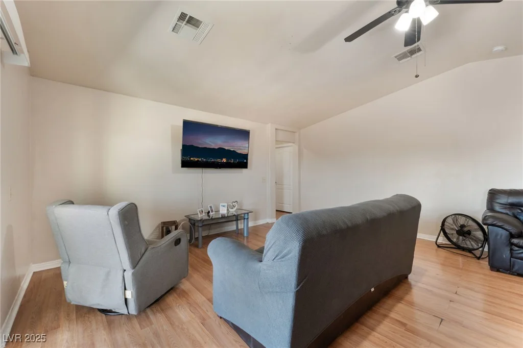4656 Desert Inn, Las Vegas, NV 89121