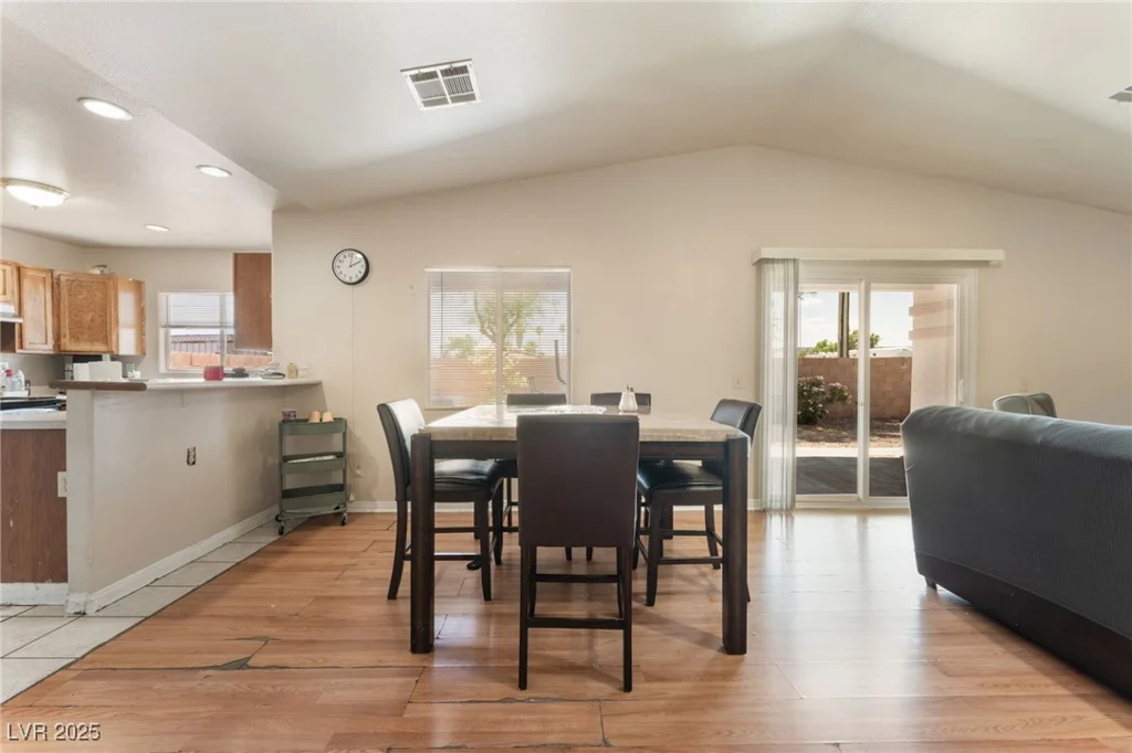4656 Desert Inn, Las Vegas, NV 89121