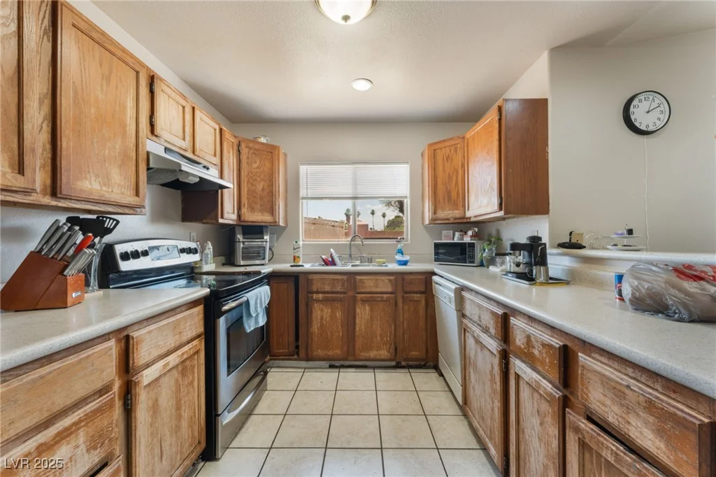 4656 Desert Inn, Las Vegas, NV 89121