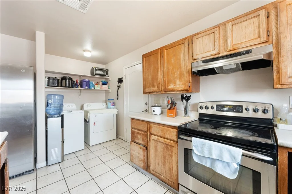 4656 Desert Inn, Las Vegas, NV 89121