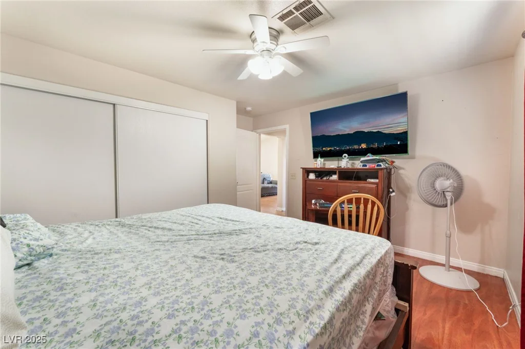 4656 Desert Inn, Las Vegas, NV 89121
