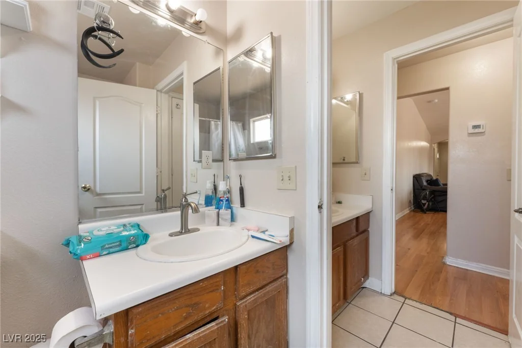 4656 Desert Inn, Las Vegas, NV 89121