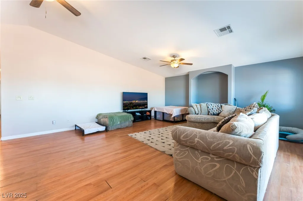 4656 Desert Inn, Las Vegas, NV 89121