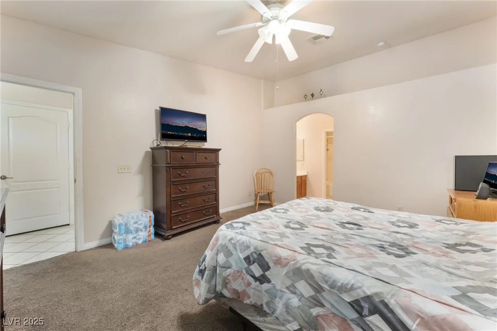 4656 Desert Inn, Las Vegas, NV 89121