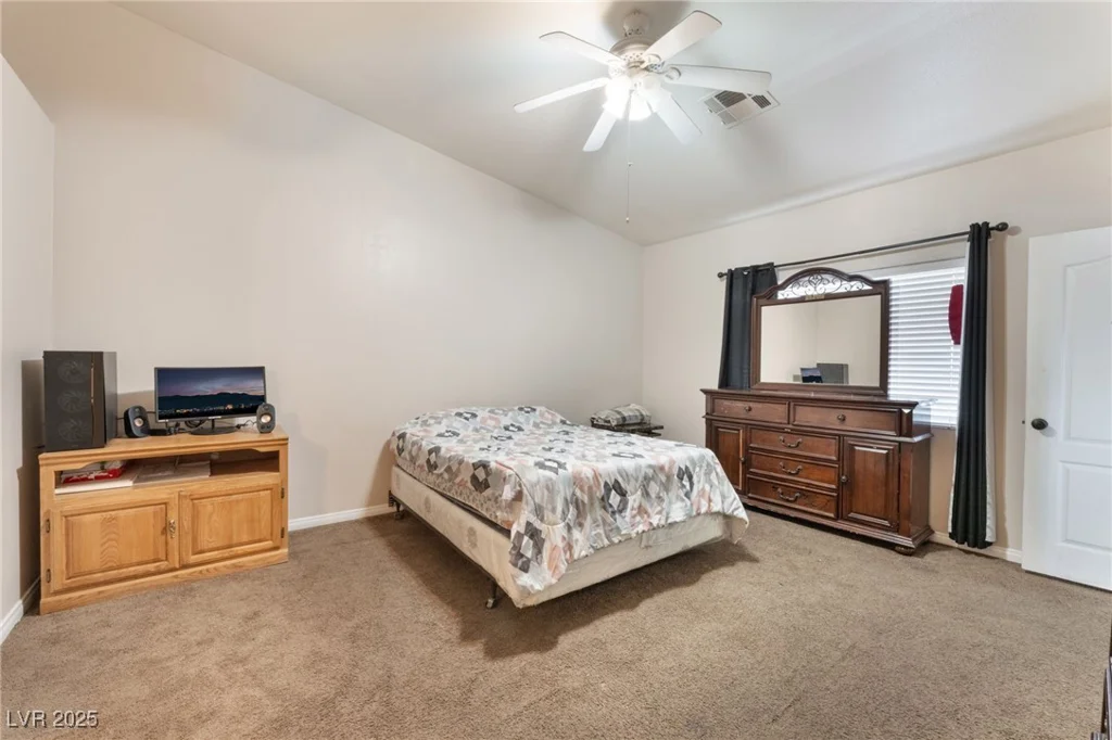 4656 Desert Inn, Las Vegas, NV 89121