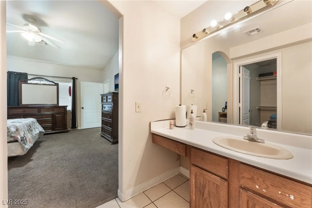 4656 Desert Inn, Las Vegas, NV 89121