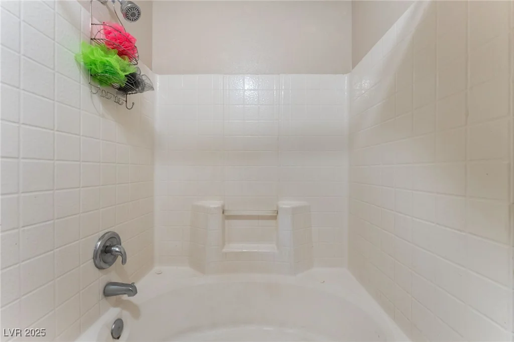4656 Desert Inn, Las Vegas, NV 89121