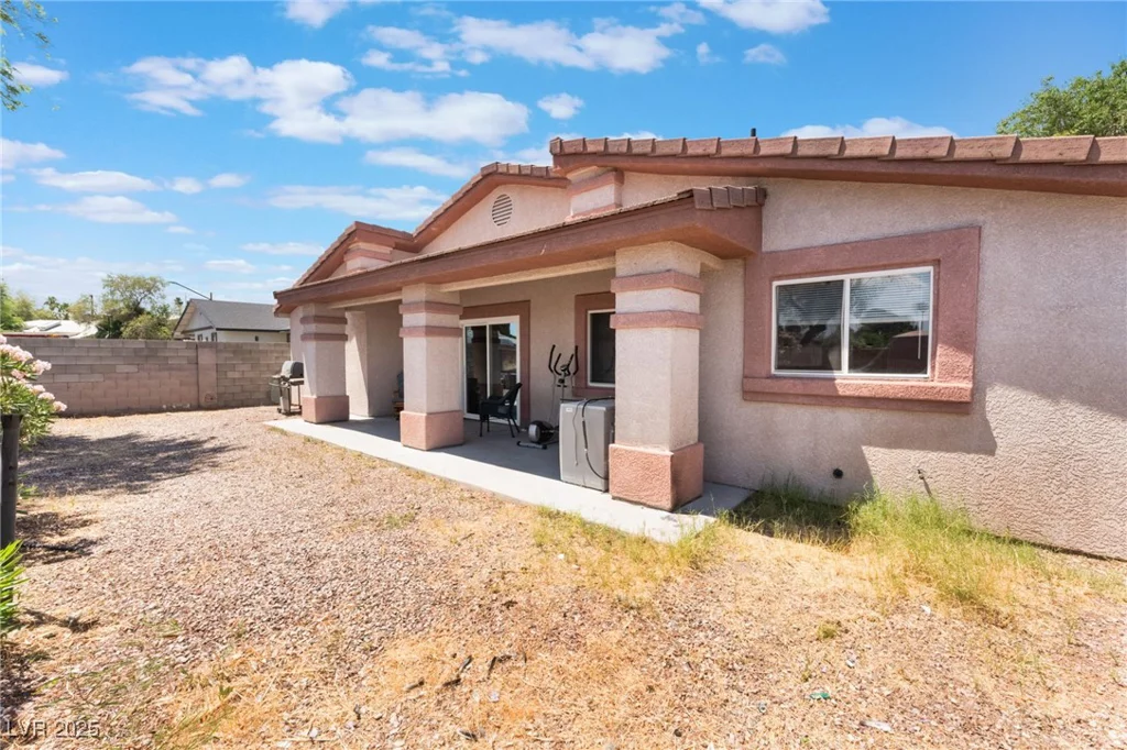 4656 Desert Inn, Las Vegas, NV 89121