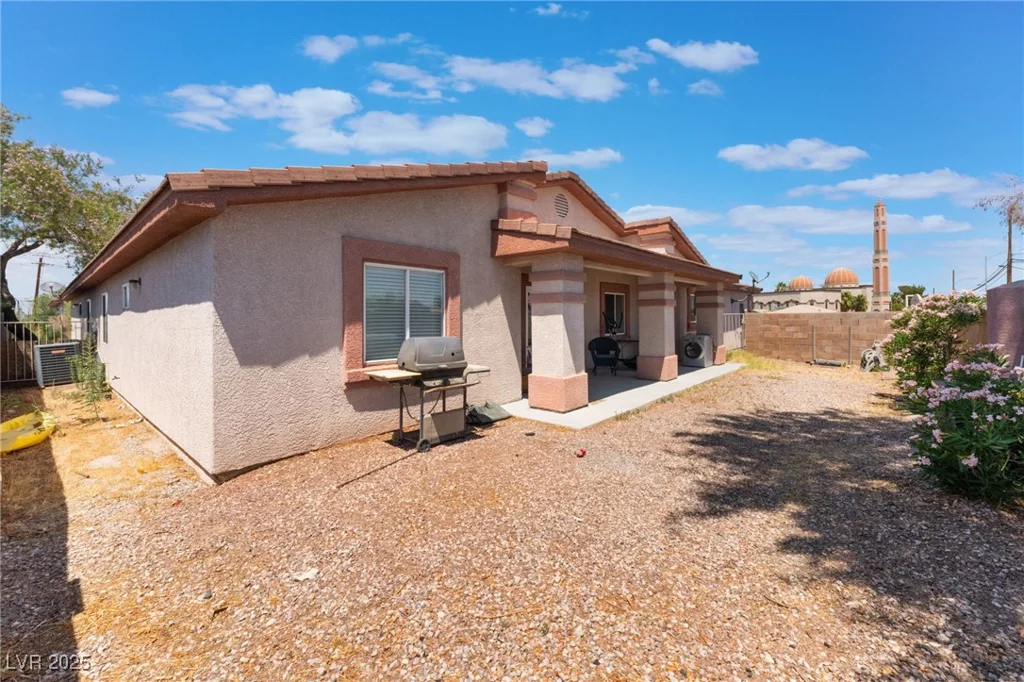4656 Desert Inn, Las Vegas, NV 89121